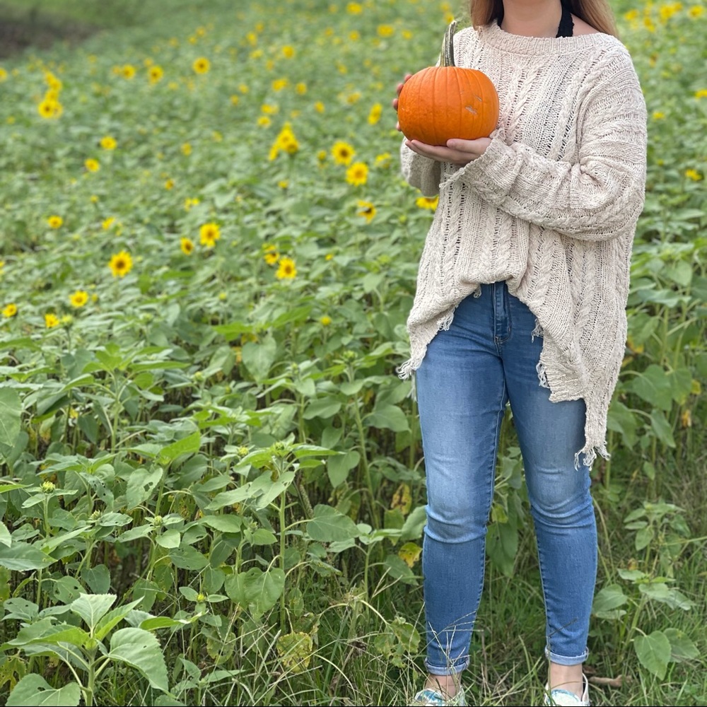 Cream Umgee sweater XL